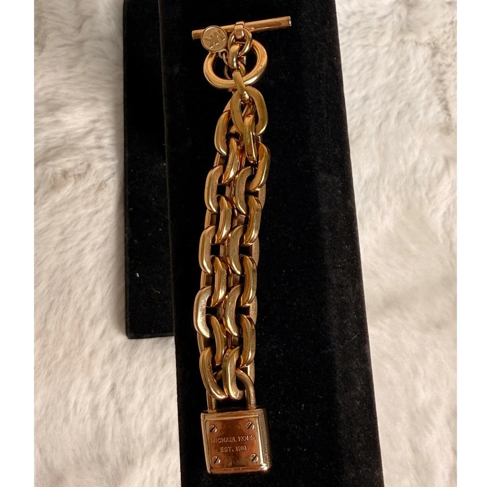 Michael Kors Rose Gold Tone Padlock Chunky Chain Link Toggle Bracelet Est 1981